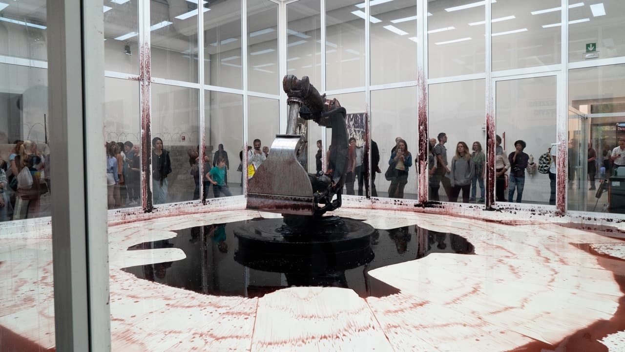 Sun Yuan and Peng Yu, Can’t Help Myself, 2016, as displayed in the 2019 Venice Biennale. KUKA industrial robot, stainless steel and rubber, cellulose ether in colored water, lighting grid with Cognex visual-recognition sensors, and polycarbonate wall with aluminum frame. © Sun Yuan & Peng Yu. Courtesy the artists.