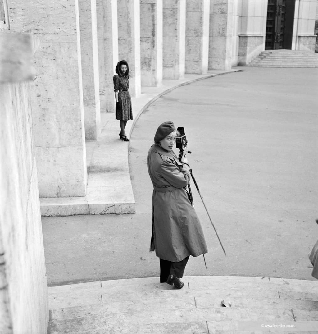 Unknown artist, Lee Miller with camera on Schiaparelli fashion assignment for Vogue Musée d’Art Moderne, 1945. © Lee Miller Archives England, 2026. All Rights Reserved.