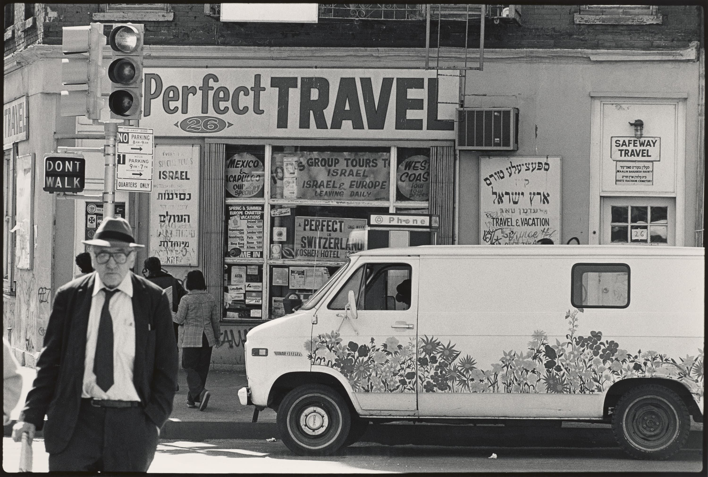 Robert Rauschenberg, New York City, 1981. Gelatin silver print. Courtesy Robert Rauschenberg Foundation.