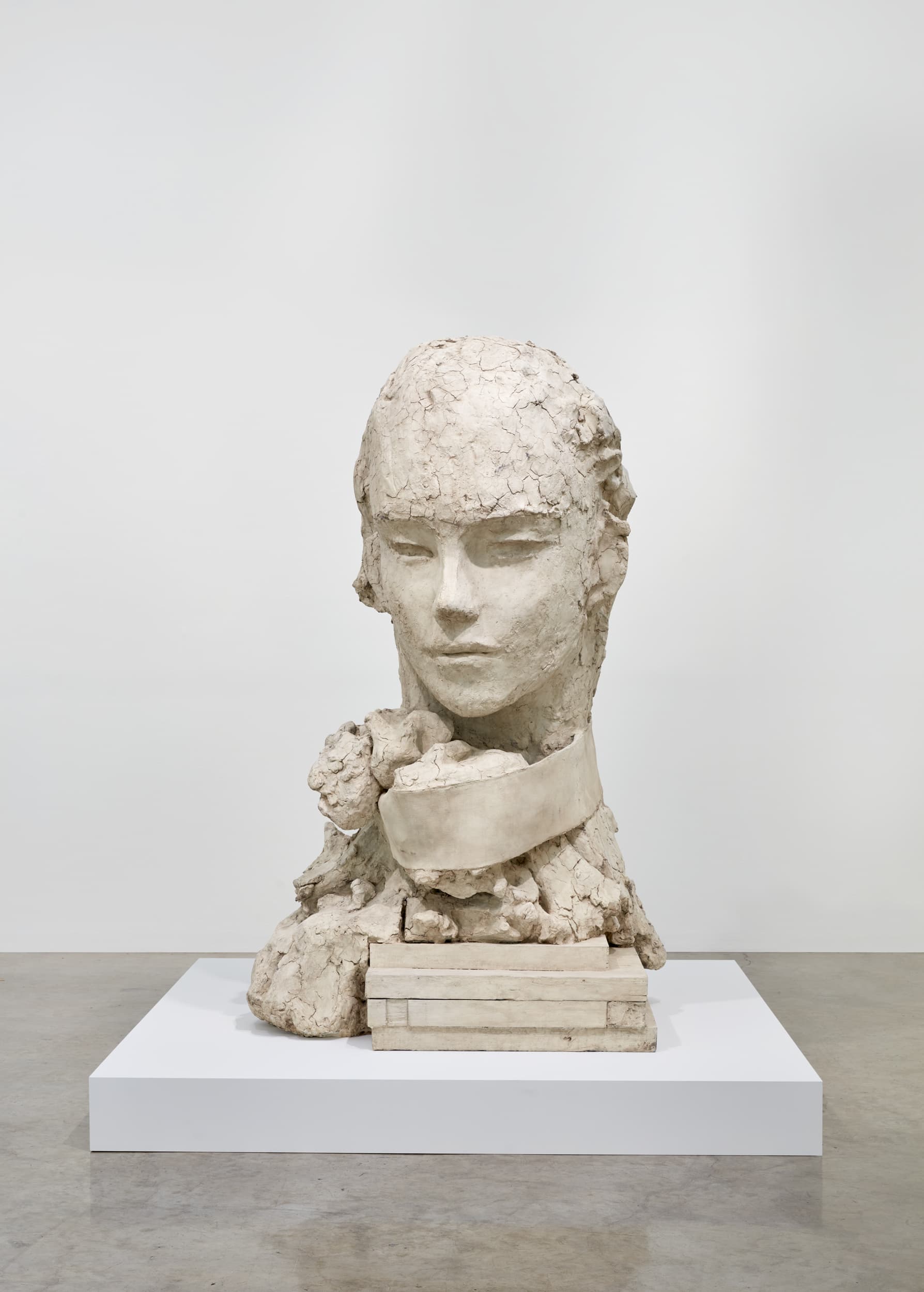 Mark Manders, Monument, 2024–25. Painted bronze, 84 ⅝ × 53 ⅛ × 55 ¼ inches. Courtesy the artist and Tanya Bonakdar Gallery, New York.